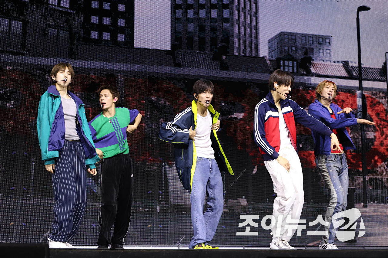 그룹 코르티스가 20일 오후 서울 광진구 광장동 예스24라이브홀에서 열린 미니 2집 '그린그린(GREENGREEN)' 발매 기념 쇼케이스에 참석해 열띤 무대를 펼치고 있다. [사진=문수지 기자]