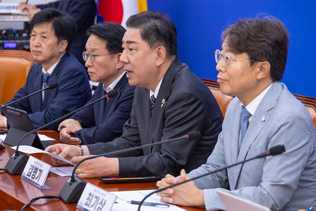 더불어민주당 김병기 원내대표가 2일 국회에서 열린 '경제형벌민사책임합리화 TF' 발대식에 참석해 축사하고 있다. 2025.9.2 [사진=연합뉴스]