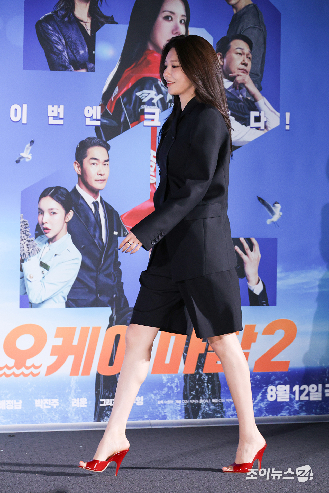 그룹 소녀시대 최수영이 13일 오전 서울 용산구 CGV 용산아이파크몰점에서 진행된 영화 '오케이 마담2'(감독 이철하) 제작보고회에 참석해 포즈를 취하고 있다. [사진=문수지 기자]