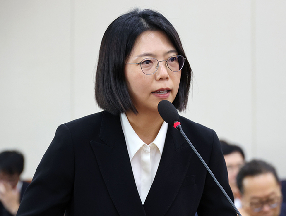 30일 국회 기후에너지환경고용노동위원회에서 열린 종합감사에서 김기원 한국맥도날드 대표이사가 의원 질의에 답변하고 있다. [사진=연합뉴스]