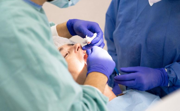 치과 임플란트 비용이 같은 도시 내에서도 10배 이상 차이나는 것으로 조사됐다. 본 기사와 무관한 이미지. [사진=픽사베이@ volodymyr007]