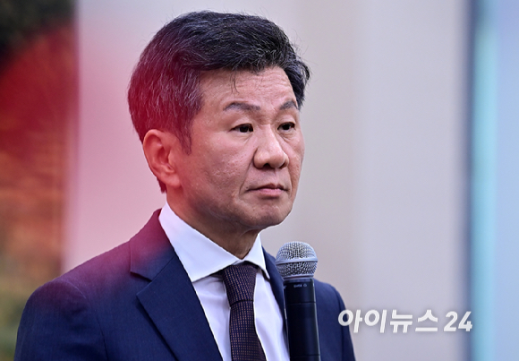 정몽규 대한축구협회장이 24일 오후 서울 여의도 국회 문화체육관광위원회 문화체육관광부 및 국가유산청 및 소속기관 산하 공공기관 및 유관기관종합 국정감사에서 의원 질의에 답변하고 있다. [사진=곽영래 기자]