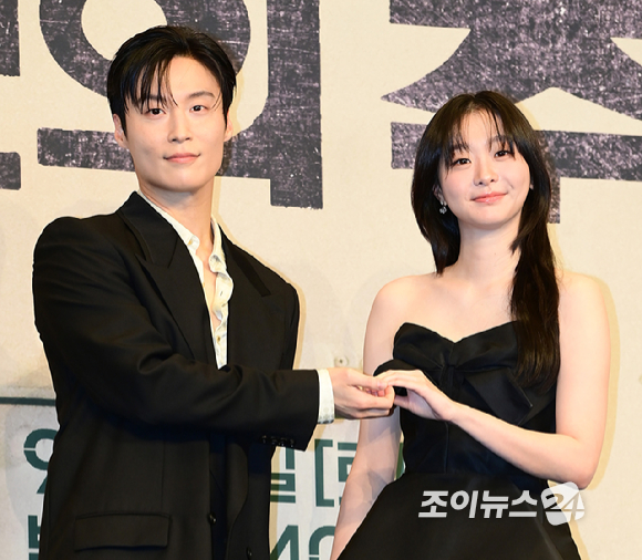 배우 허남준과 김다미가 11일 오후 서울 구로구 신도림 더 링크 호텔에서 열린 JTBC 새 토일극 '백번의 추억' 제작발표회에 참석하고 있다. [사진=정소희 기자]