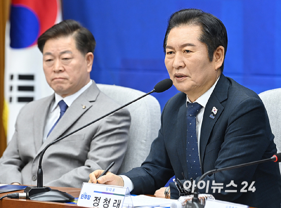 정청래 더불어민주당 대표가 18일 서울 여의도 국회에서 열린 당대표-전국기초&middot;광역의회의원협의회 간담회에서 발언하고 있다. [사진=곽영래 기자]