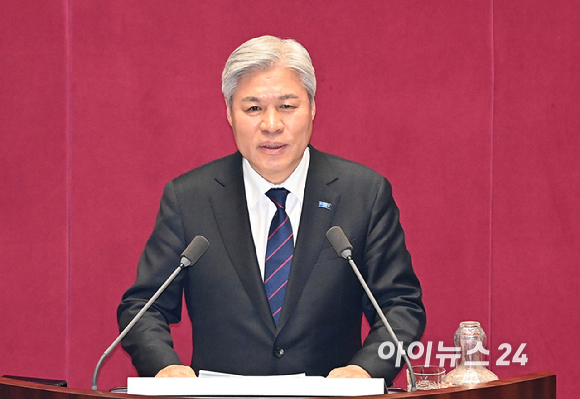 서왕진 조국혁신당 원내대표가 9일 오후 서울 여의도 국회에서 열린 본회의에서 비교섭단체 대표연설을 하고 있다. [사진=곽영래 기자]