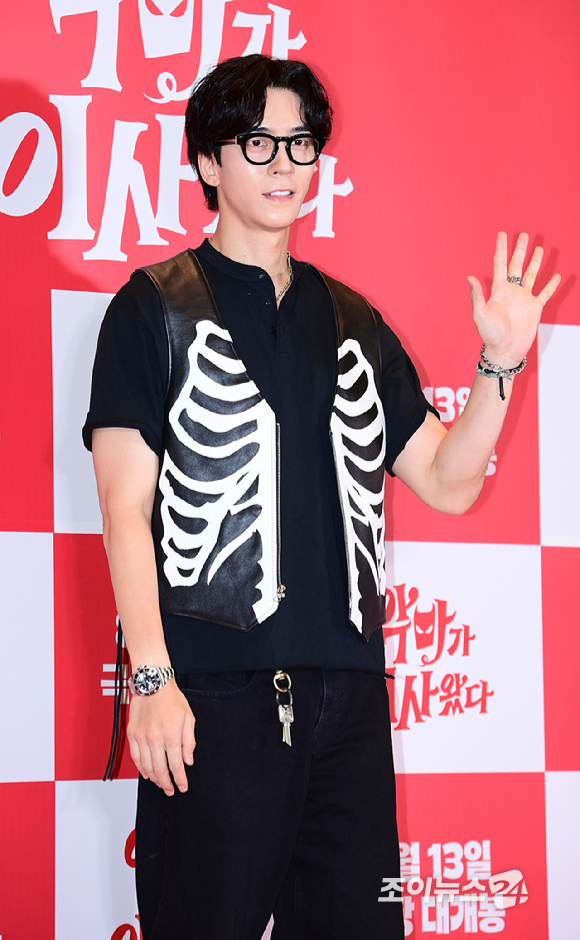 배우 신성록이 7일 오후 서울 용산구 CGV용산아이파크몰에서 열린 영화 '악마가 이사왔다'(감독 이상근) VIP 시사회에 참석하고 있다. [사진=정소희 기자]
