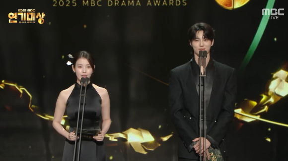 서강준이 30일 서울 상암 MBC신사옥 미디어센터에서 열린 '2025 MBC 연기대상'에서 수상소감을 이야기 하고있다. [사진=MBC 방송화면 캡처]