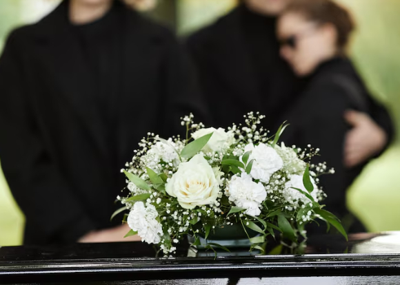 살아 있는 남성이 자신의 '가짜 장례식'을 열었다가 화장 직전 벌떡 일어나 가족과 마을 사람 수백 명을 놀라게 한 사연이 전해졌다. 사진은 본 기사 내용과 무관. [사진=Freepik]