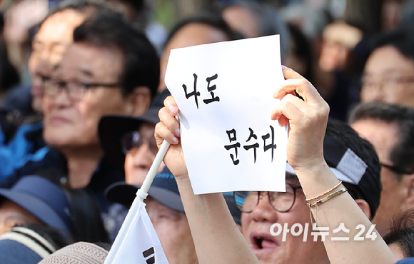 김문수 국민의힘 대선후보가 20일 서울 서초구 고속터미널 앞 광장에서 지지를 호소하고 있다. [사진=곽영래 기자]