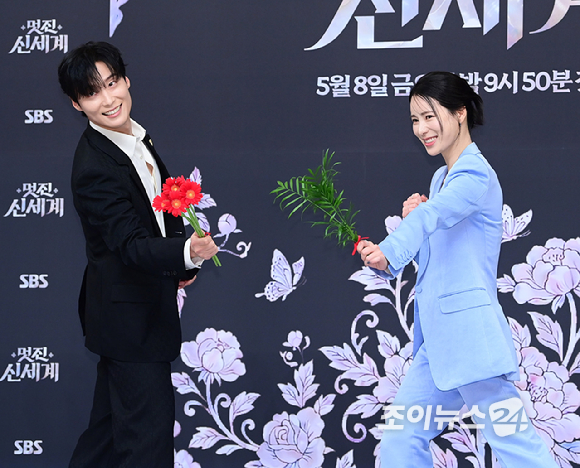 배우 허남준과 임지연이 7일 오후 서울 양천구 목동 SBS사옥에서 열린 SBS 새 금토드라마 '멋진 신세계' 제작발표회에 참석하고 있다. [사진=정소희 기자]