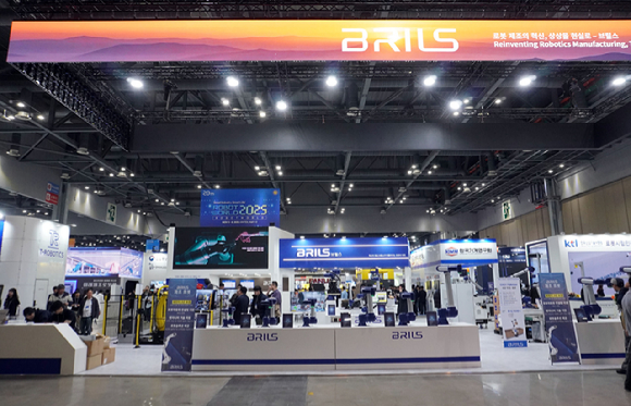 로봇 전문 기업 브릴스가 5~8일 일산 킨텍스에서 열리는 2025 로보월드에 역대 최대 규모로 참가한다. 사진은 브릴스 부스 전경 이미지 [사진=브릴스]