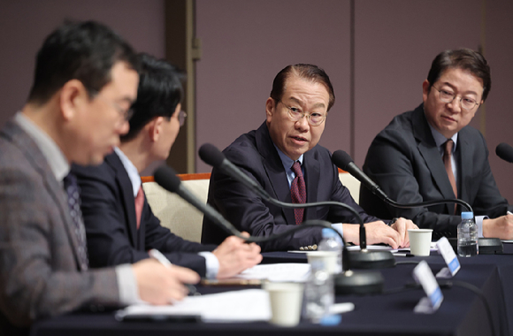 국민의힘 권영세 비상대책위원장이 17일 서울 중구 프레스센터에서 열린 관훈토론회에 참석해 발언하고 있다. [사진=연합뉴스]