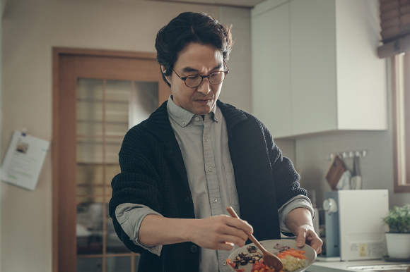 '오늘은 좀 매울지도 몰라' 한석규가 2년 만에 드라마로 컴백한다. [사진=왓챠]