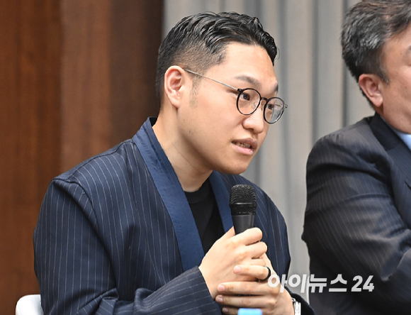 '제6회 아이뉴스24 금융정책포럼'이 '디지털자산기본법 이후, 한국 가상자산 시장의 새로운 질서'를 주제로 18일 서울 중구 은행회관 국제회의실에서 열렸다. 김호진 해시드오픈파이낸스 대표가 패널토론에 참석해 발언하고 있다. [사진=곽영래 기자]