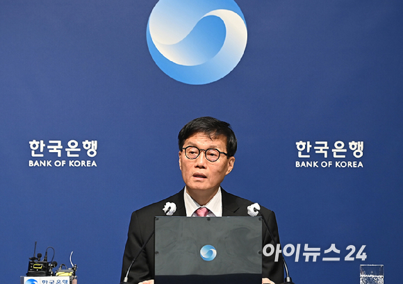 이창용 한국은행 총재가 29일 서울 중구 한국은행에서 열린 금통위 금리 결정에 대한 기자간담회에서 발언하고 있다. [사진=곽영래 기자]