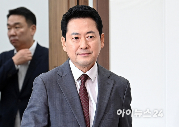 장동혁 국민의힘 당대표가 31일 서울 여의도 국회에서 열린 최고위원회의에 참석하고 있다. [사진=곽영래 기자]