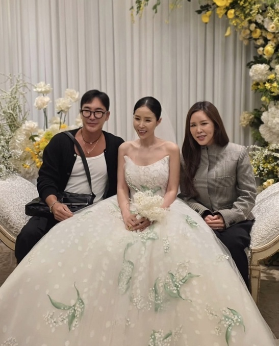 신지♥문원, 결혼식 현장 공개...세상 화려한 드레스 입고 행복한 미소