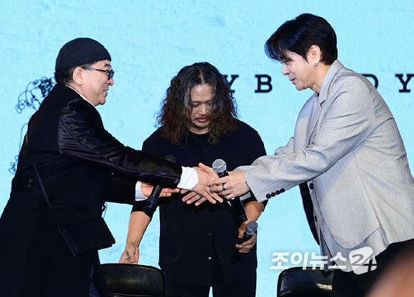 밴드 YB가 17일 오후 서울 마포구 홍대 롤링홀에서 열린 새 EP 앨범 'Odyssey' 쇼케이스에 참석하고 있다. [사진=정소희 기자]
