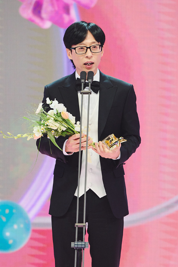 코미디언 이수지가 18일 오후 인천광역시 파라다이스 시티에서 열린 제4회 청룡시리즈어워즈 레드카펫 행사에 참석하고 있다. [사진=정소희 기자]