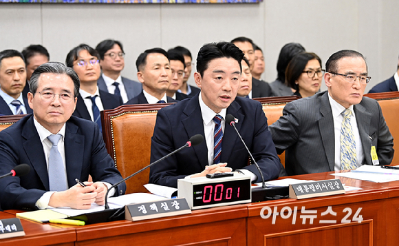 강훈식 대통령 비서실장이 6일 서울 여의도 국회에서 열린 운영위원회의 대통령비서실과 국가안보실, 대통령경호처 등에 대한 국정감사에서 질의에 답하고 있다. [사진=곽영래 기자]