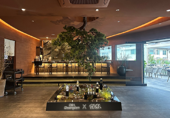 일품진로X오사 청담 협업 이미지. [사진=하이트진로]