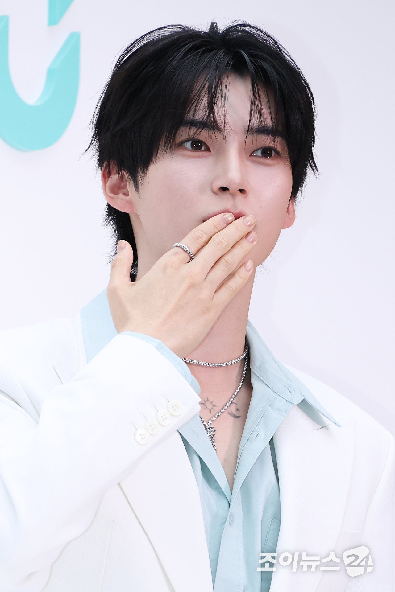 [포토] 제로베이스원 성한빈 '왕자님 손키스'
