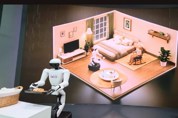 에이로봇의 서비스 시연 [사진=정구민 국민대 교수]