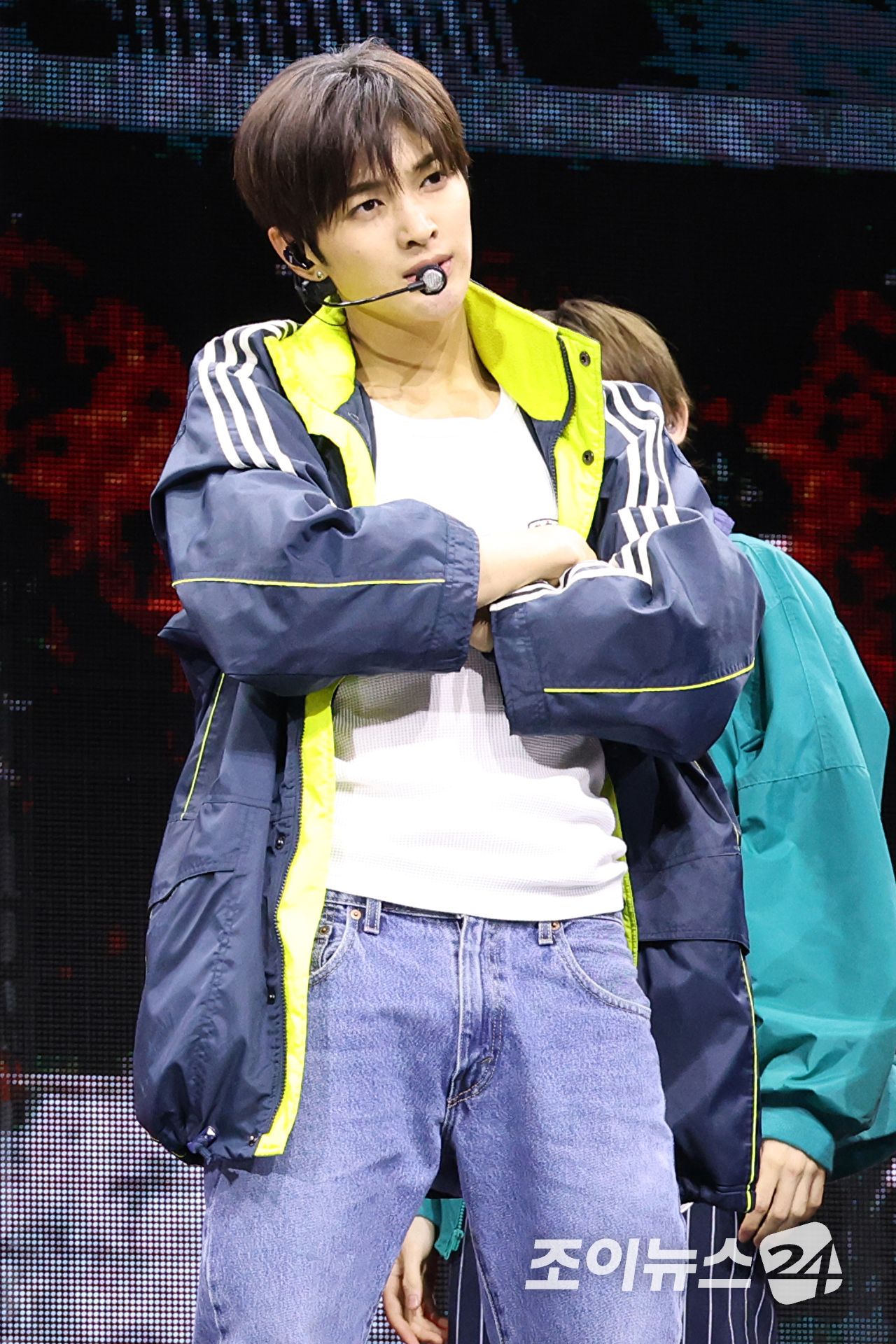 그룹 코르티스 건호가 20일 오후 서울 광진구 광장동 예스24라이브홀에서 열린 미니 2집 '그린그린(GREENGREEN)' 발매 기념 쇼케이스에 참석해 열띤 무대를 펼치고 있다. [사진=문수지 기자]