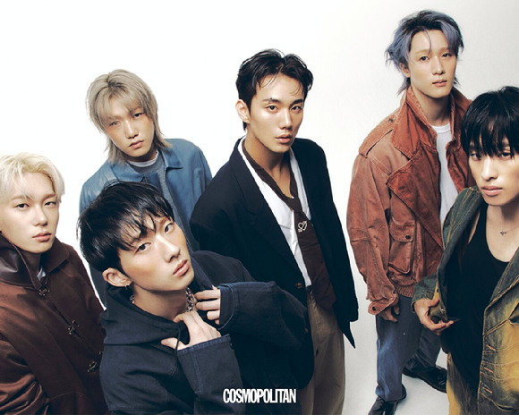 피원하모니가 화보 촬영에서 포즈를 취하고 있다. [사진=코스모폴리탄]