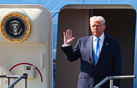 도널드 트럼프 미국 대통령이 29일 경북 경주에서 열린 아시아태평양경제협력체(APEC)에서 연설을 하고 있다. [사진=로이터/연합뉴스]