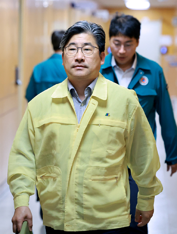 류덕현 대통령실 재정기획보좌관이 21일 서울 용산 대통령실 청사에서 열린 8차 수석&middot;보좌관 회의에 참석하고 있다. 2025.8.21 [사진=연합뉴스]