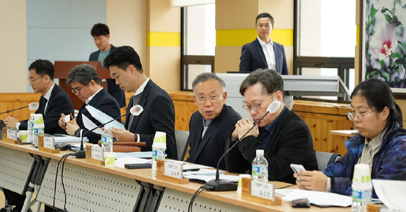 산림청은 6일 정부대전청사에서 &lsquo;2026년 제2차 산림정책평가위원회 회의&rsquo;를 개최했다. [사진=산림청]