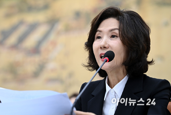 이진숙 사회부총리 겸 교육부 장관 후보자가 16일 오전 서울 여의도 국회 교육위원회에서 열린 인사청문회에서 질의에 답변하고 있다. [사진=곽영래 기자]