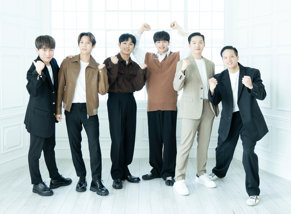 그룹 비투비가 21일 온라인으로 진행된 비투비 정규 3집 'Be Together' 발매 기념 기자간담회에 참석해 포즈를 취하고 있다. [사진=큐브엔터테인먼트]