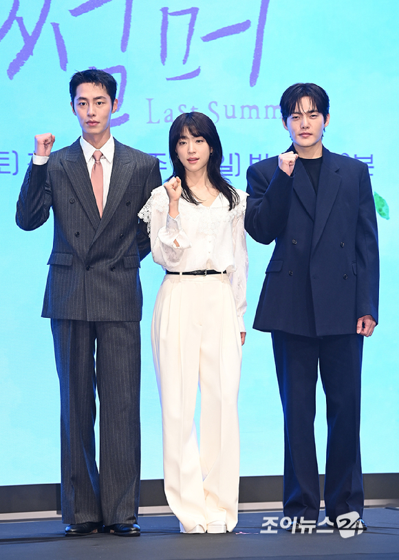 배우 이재욱, 최성은, 김건우가 29일 서울 구로구 더세인트에서 열린 KBS2TV 새 토일 '마지막 썸머' 제작발표회에서 포토타임을 갖고 있다. [사진=곽영래 기자]