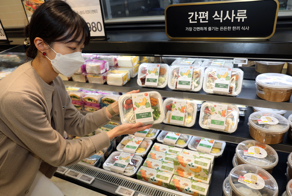 이마트 키친델리는 채식 간편식 브랜드 '오늘채식'을 출시하고, 관련 제품 3종을 판매한다. [사진=이마트]