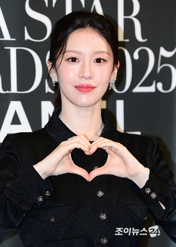 배우 고윤정이 18일 부산 해운대구 중동 파라다이스호텔에서 열린 '2025 마리끌레르 아시아스타어워즈' 포토콜 행사에 참석하고 있다. [사진=정소희 기자]