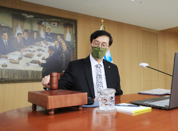 한국은행은 24일 금융통화위원회를 열고 기준금리를 25bp 인상했다. 사진은 이창용 한은 총재. [사진=한국은행]
