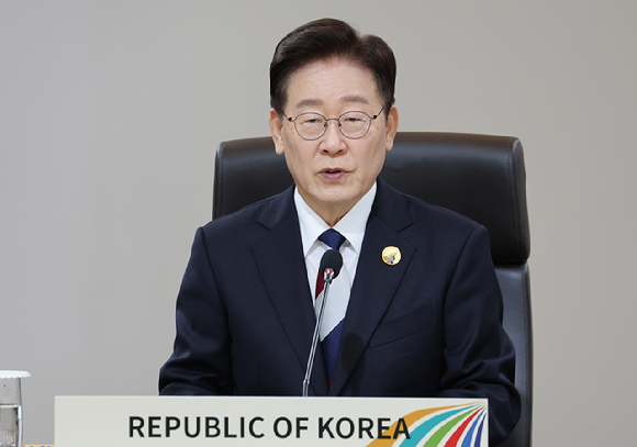 이재명 대통령이 16일 서울의 한 호텔에서 열린 2026년 제1차 한&middot;중앙아시아 정상회의에서 개회사를 하고 있다. 2026.9.16 [사진=연합뉴스]