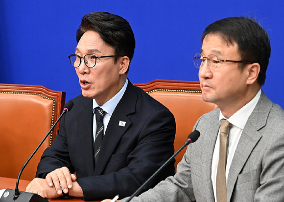 김민석 더불어민주당 당대표가 12일 서울 여의도 국회에서 열린 최고위원회의에서 발언하고 있다. [사진=곽영래 기자]