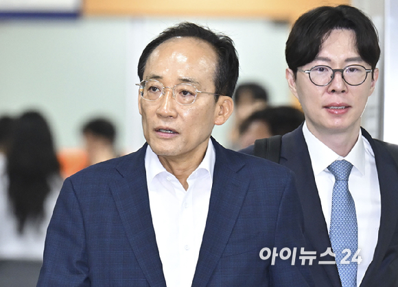계엄 해제 표결 방해 혐의를 받는 추경호 대구시장이 22일 서울 서초구 서울중앙지방법원에서 열린 공판에 출석하고 있다. [사진=사진공동취재단 ]
