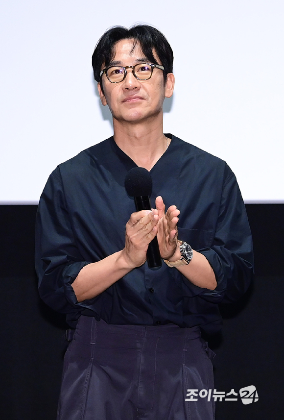 배우 엄태웅이 14일 오후 서울 강남구 메가박스 코엑스에서 열린 영화 '마지막 숙제'(감독 이정철) 가족시사회에 참석해 주연배우로 무대인사를 갖고 있다. [사진=정소희 기자]