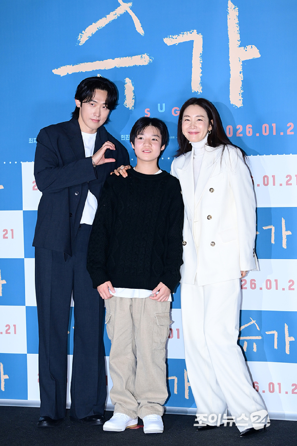배우 민진웅-고동하-최지우가 18일 오전 서울 용산구 CGV 용산아이파크몰에서 열린 영화 '슈가'(감독 최신춘) 제작보고회에 참석하고 있다. [사진=정소희 기자]