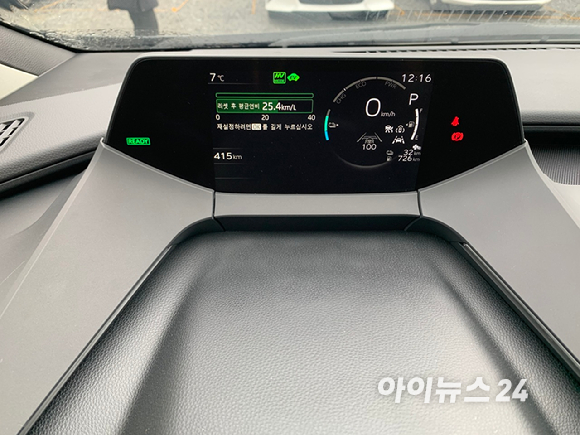토요타 5세대 프리우스 HEV 모델 시승차량 정측면. [사진=김종성 기자]
