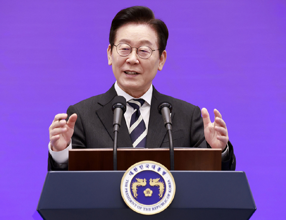 이재명 대통령이 3일 청와대 영빈관에서 열린 '새롭게 선 민주주의, 그 1년' 외신 기자회견에서 취재진 질문에 답하고 있다. 2025.12.3 [대통령실통신사진기자단] [사진=연합뉴스]