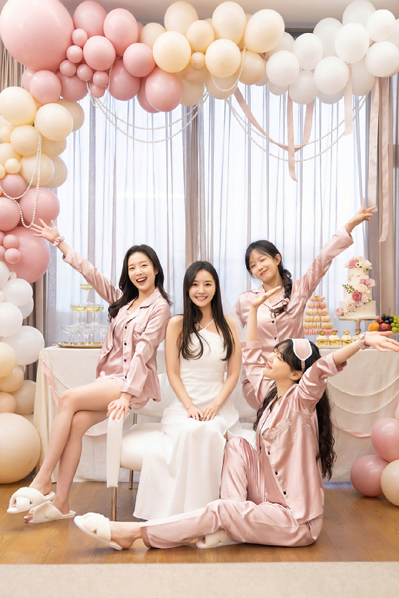 망돌이 된 최애가 귀신 붙어 찾아왔다 [사진=쇼박스 ]