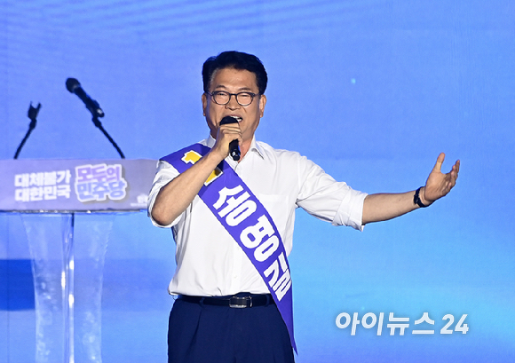 송영길 당대표 후보가 17일 대전시 대전컨벤션센터에서 열린 더불어민주당 8&middot;17 전당대회(제3차 정기전국당원대회)에서 정견발표를 하고 있다. [사진=곽영래 기자]