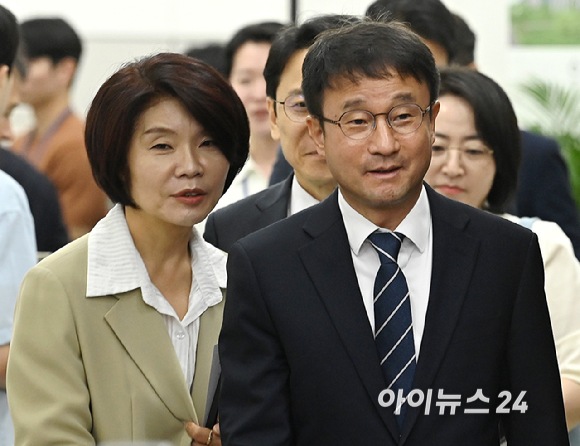 한병도 더불어민주당 원내대표가 16일 국회에서 열린 원내대책회의에 참석하고 있다. [사진=곽영래 기자]