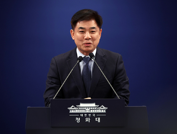 김병욱 정무비서관이 19일 청와대 기자회견장에서 사직 의사를 밝히고 있다. 2026.1.19 [사진=연합뉴스]