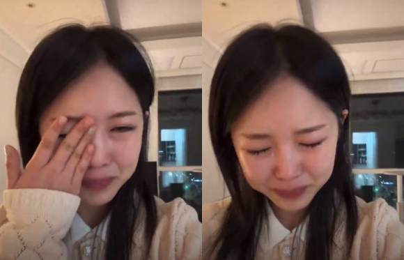 가수 미노이가 라이브 방송 중 돌연 눈물을 흘렸다. [사진=미노이 SNS]